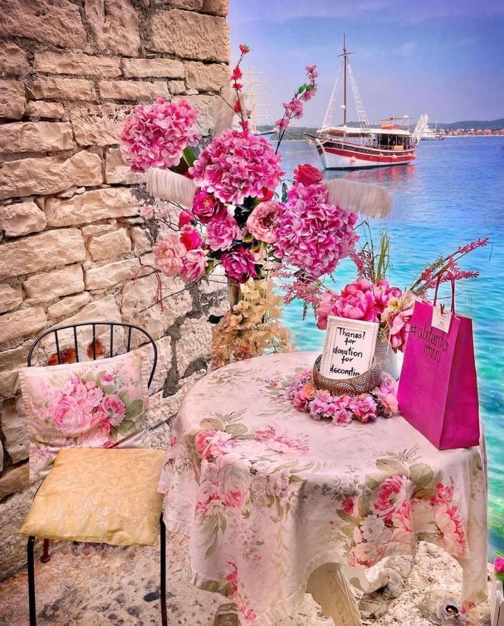 Apartment City Walls In Old Town Of Rovinj Bagian luar foto